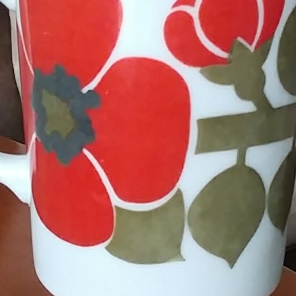 RETRO 1960-1970 PEDESTAL PORCELEIN COFFEE MUGS (2)  WHITE WITH ORANGE FLOWER - Picture 8 of 14